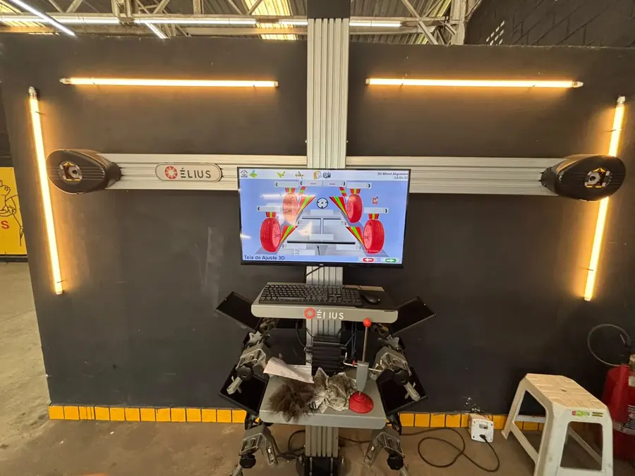 Tela do alinhamento 3D mostrando o ajuste das rodas